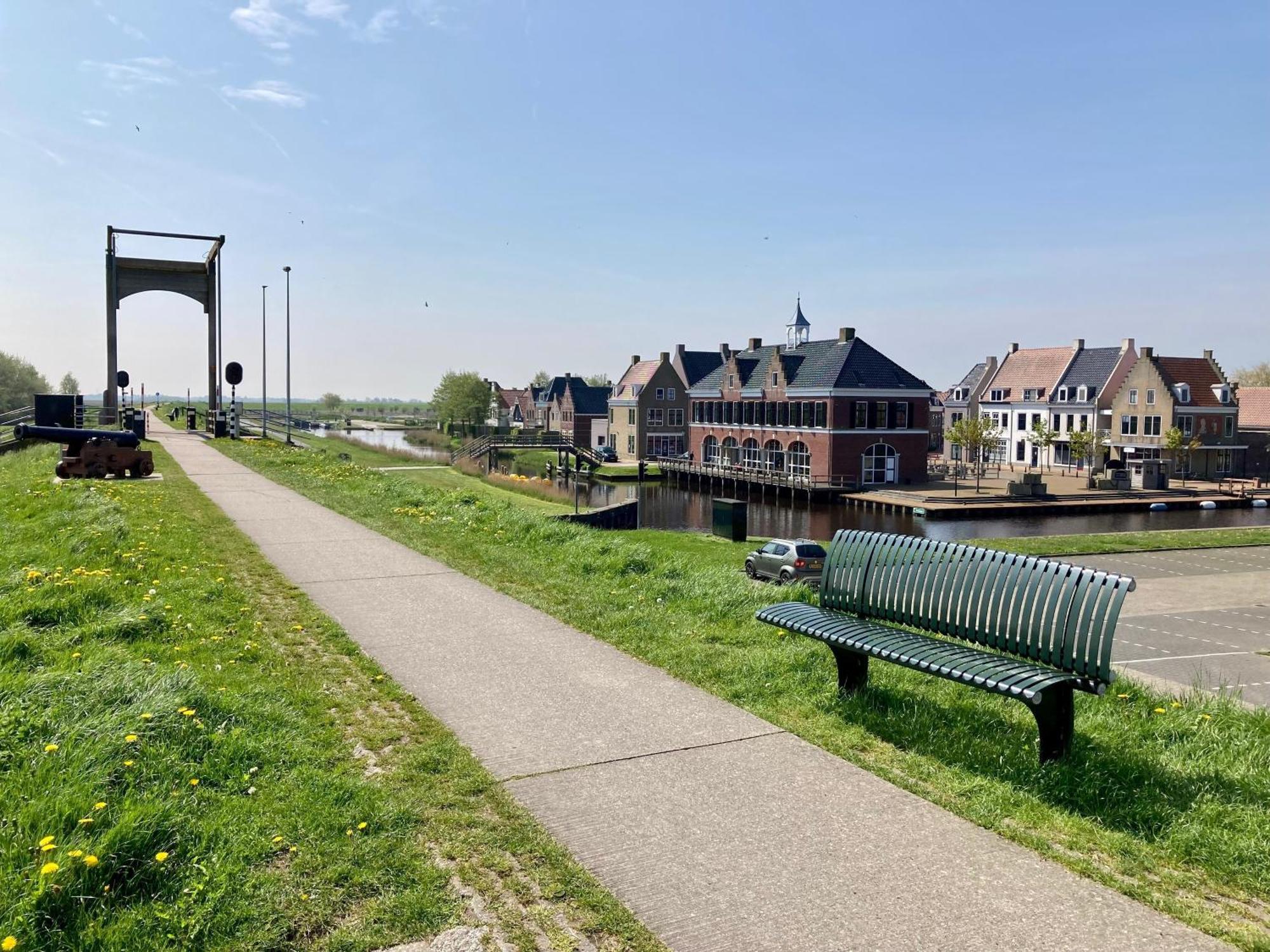 Sonnenhaus 6 Pers House With Sunny Terrace At A Typical Dutch Canal & By Lauwersmeer Lake. Anjum エクステリア 写真